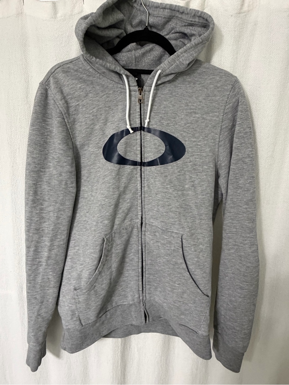 Oakley Men’s Light Gray Zip-Up Hoodie with Navy Logo